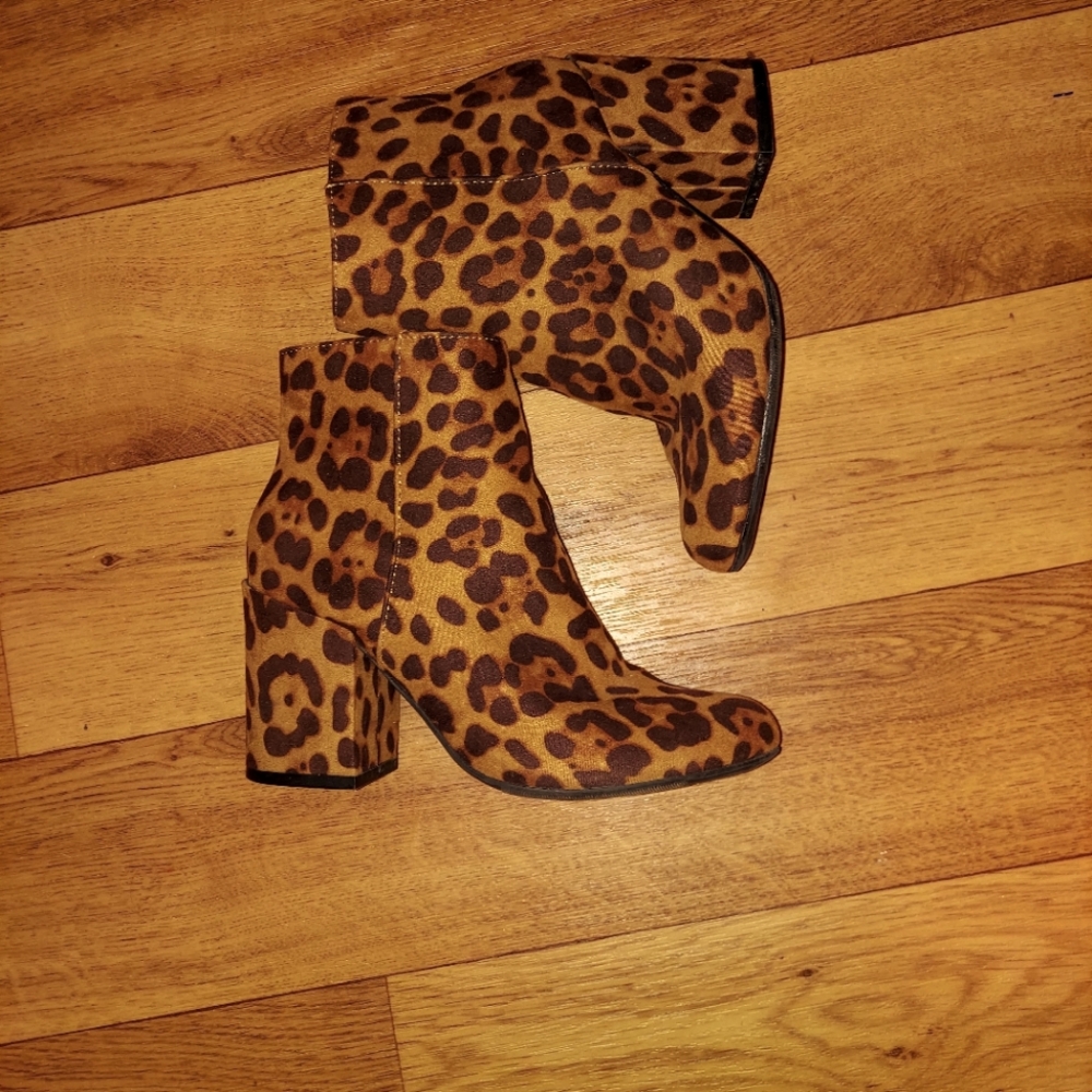 Bamboo Vitality Leppard print high heel boots size 5.5